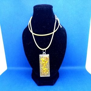 Rectangle Pendant with crushed Chrysanthemum